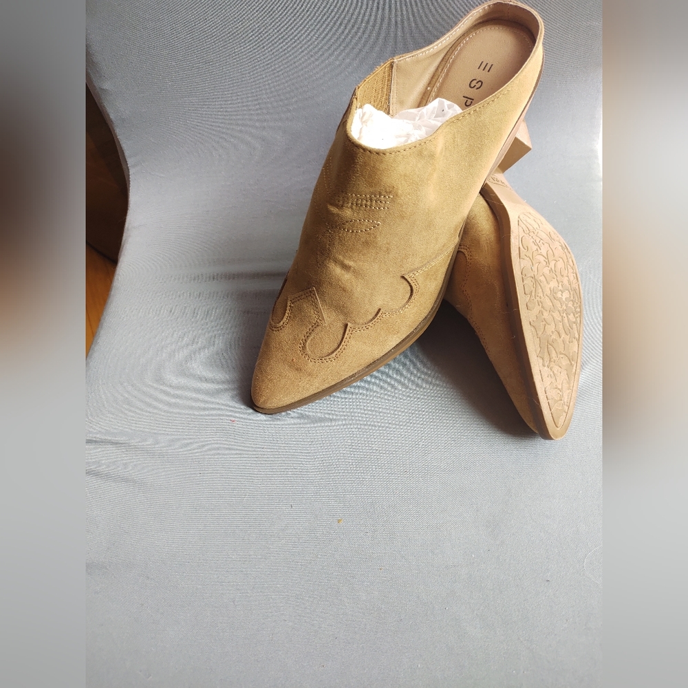 Size 9.5 Tan slip on mules